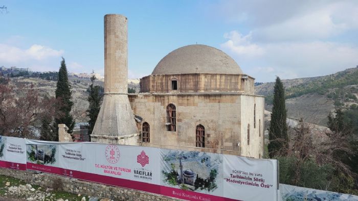 Tarihi camide restorasyon hzla ilerliyor