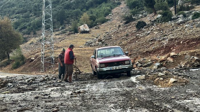 Mersin'de iddetli ya hayat olumsuz etkiledi