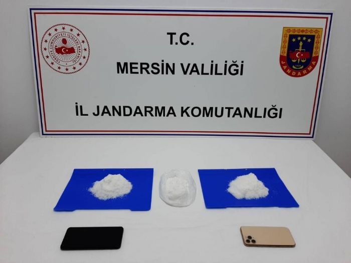 Erdemlide uyuturucu taciri 1 kilo metamfetaminle yakaland