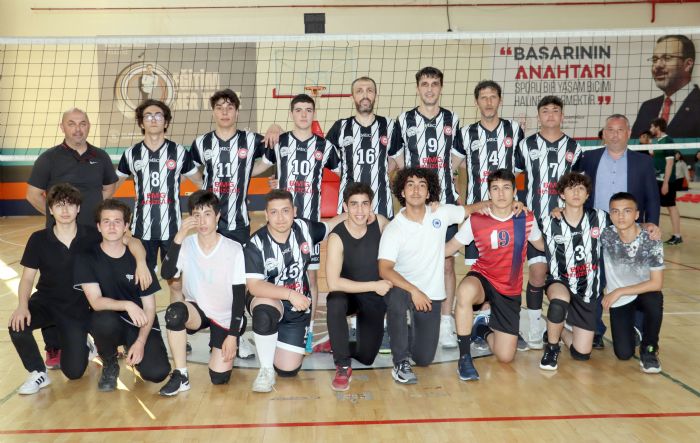 Zonguldak Voleybol Kulb milli voleybolcu Kadir Cin’i arlad     