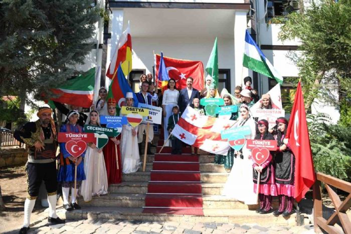 I. Uluslararas Beypazar Halk Danslar ve Mzik Festivali cokulu bir kortejle balad