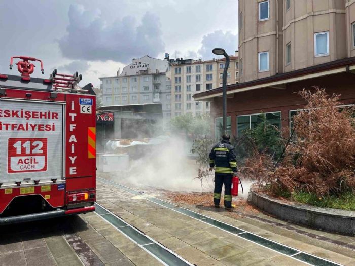 Sokak lambasndan kaynakl yangn panie neden oldu