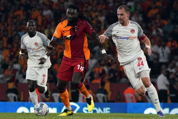 Bafetimbi Gomis oyuna sonradan girdi yine goln att