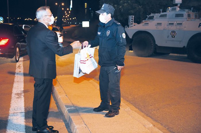 Bozdoan’dan grevi bandaki polislere srpriz ziyaret