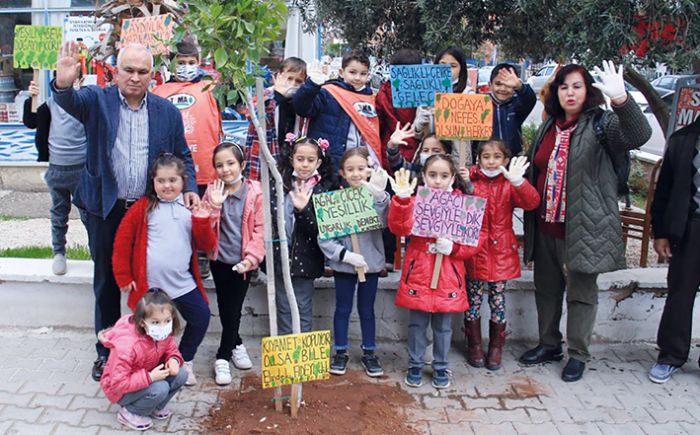 Erdemlide ocuklar fidan dikti