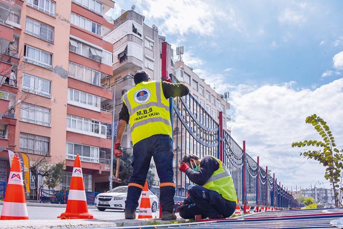 Bykehir, refjlere yaya gvenlii iin korkuluk yapyor