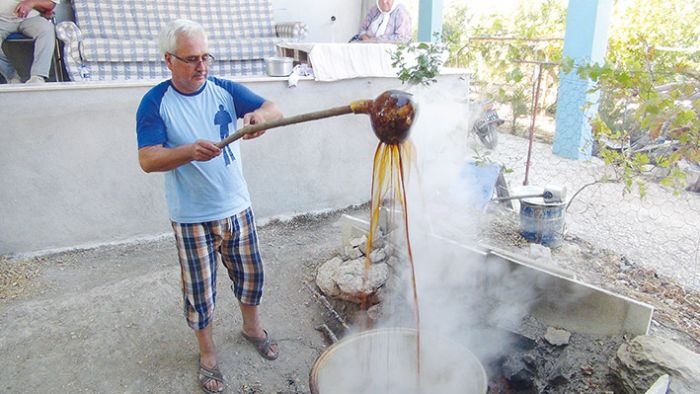 Silifkede harnup pekmezi yapmna baland