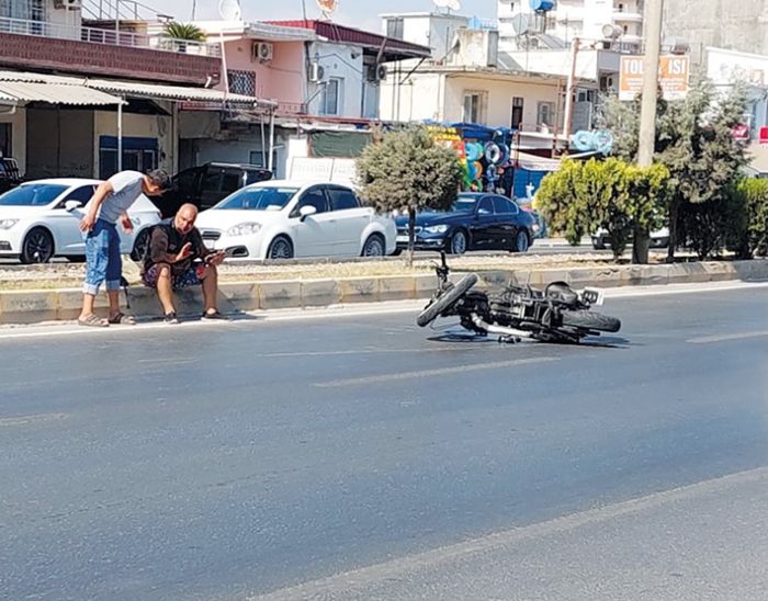 Mersinde iki motosiklet arpt: 3 yaral