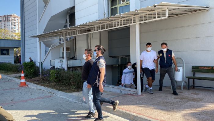 Mersin’de PKK operasyonunda gzaltna alnan belediye alanlar adliyeye sevk edildi