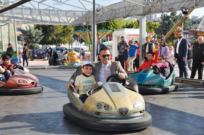 Otizmli ve zel ocuklarn lunapark sevinci