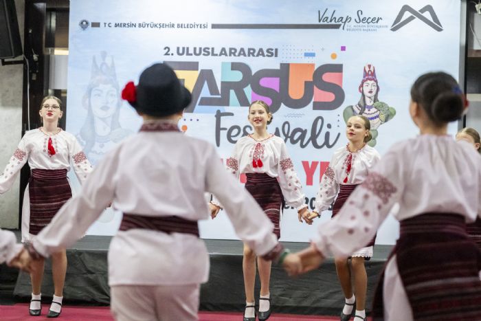 Bakan Seer, Uluslararas Halk Dans Topluluklar ile bir araya geldi