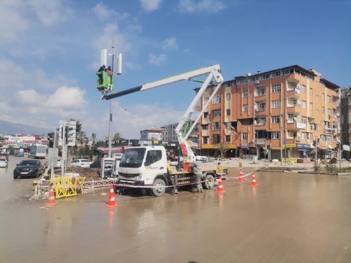 Toroslar EDAޒtan deprem blgesinde asrn elektrik datm operasyonu