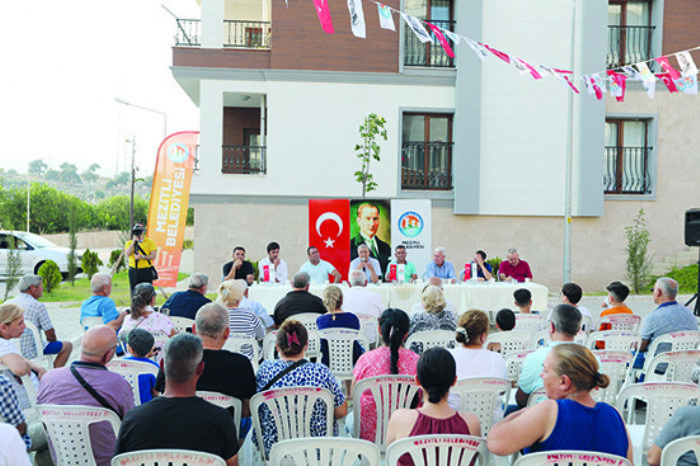 Mezitli Belediye Bakan Neet Tarhan TOK sakinleri ile halk gnnde bulutu