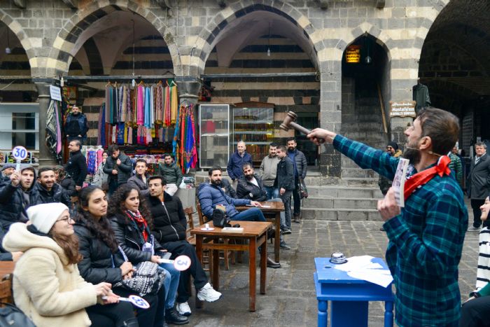 Tarihi Han'da kitap mezad