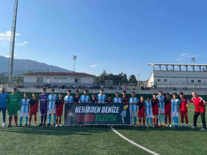 U-13 takmlarndan Filistine destek