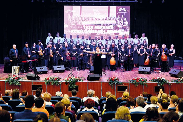 Emekli Evinin Gnlden Sesler Korosundan mzik dolu bir gece