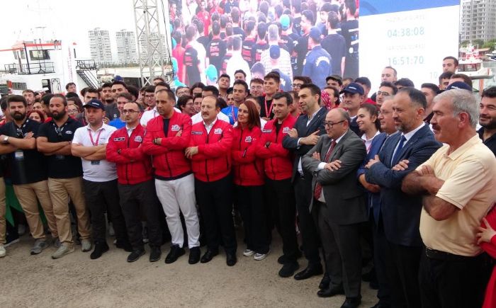 Seluk Bayraktar, insansz deniz arac yarmaclaryla bir araya geldi