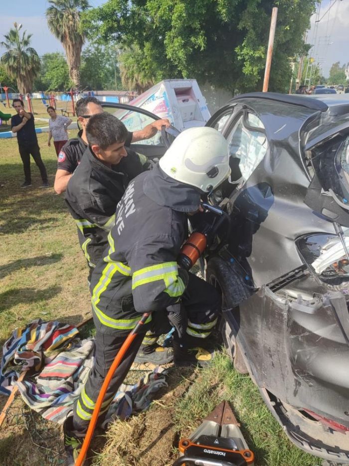 Hatay'da panelvan ile otomobil arpt