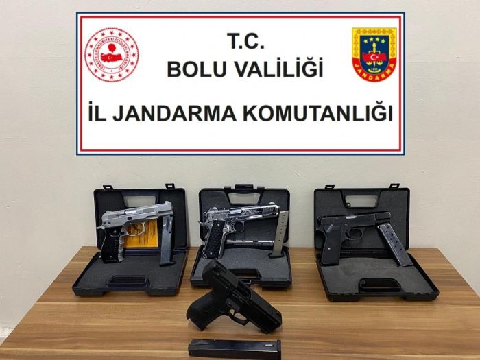 Jandarma ekiplerinin ok uygulamasna takldlar: 4 ruhsatsz tabanca ele geirildi