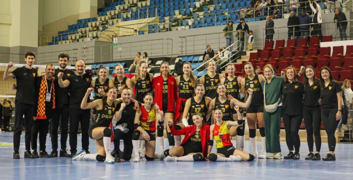 Voleybolda Gztepe'den sonra Karyaka da yar finalde