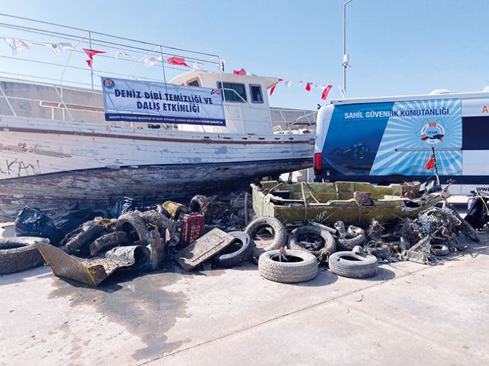 Denizin dibinde bisiklet de var balk teknesi de