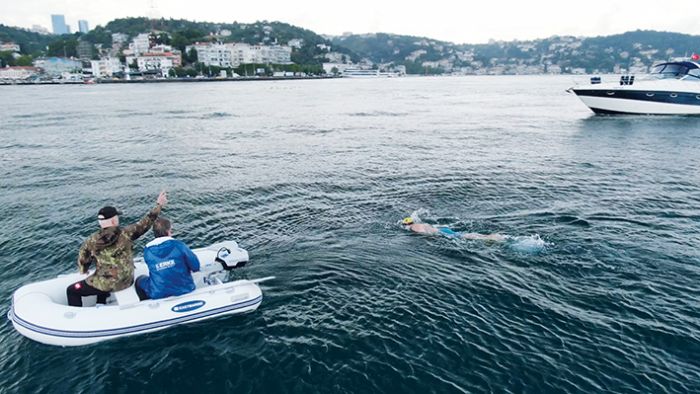 Mersinden Kbrsa yzmek iin stanbul Boaznda antrenman