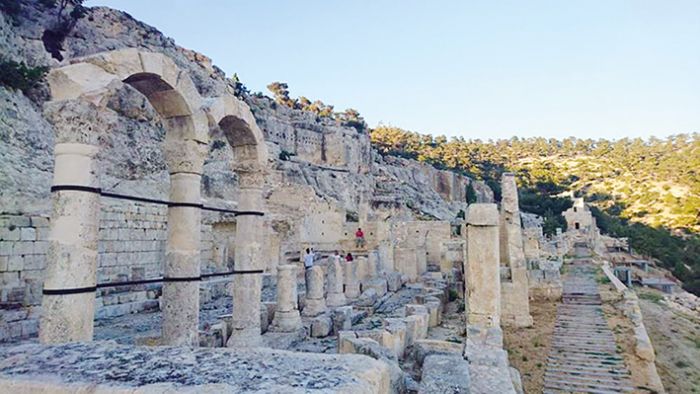 Alahan Manastr, turistlerin ilgi oda haline geldi