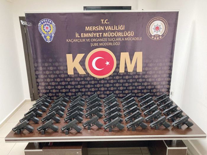 Mersin’de 47 adet ’Glock’ marka silah ele geirildi