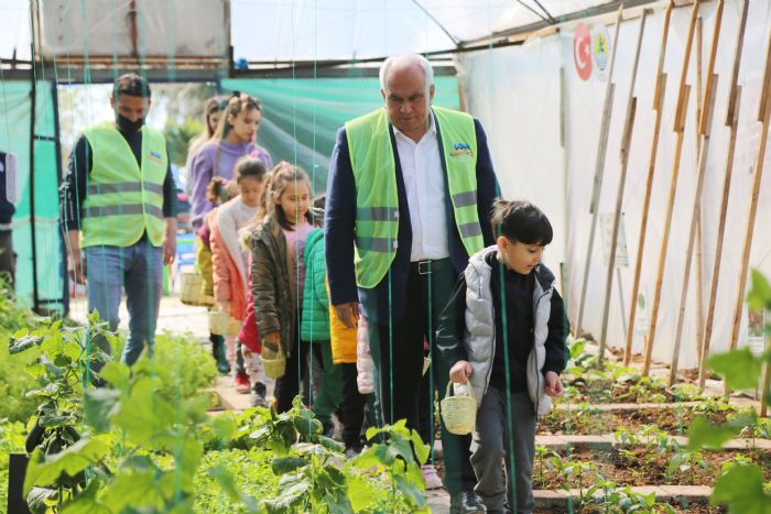 Doa Mfettileri projesi erevesinde kurulan ocuk serasnda minikler ilk hasat heyecan yaad  