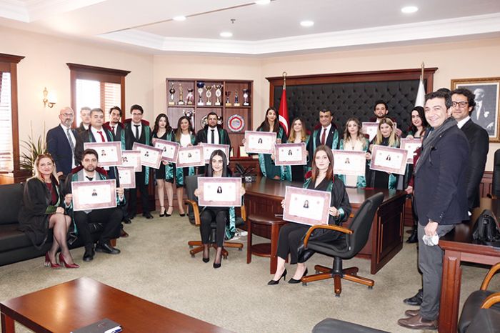 Mersin Baro Bakan zdemir, stajyer avukatlarn ruhsatnamelerini verdi