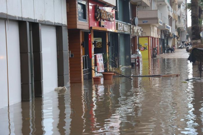 Hatayda lodos ve saanak ya hayat olumsuz etkiledi