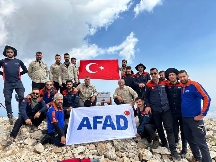 AFAD personeli 15 Temmuz ehitleri iin Artos Dana trmand