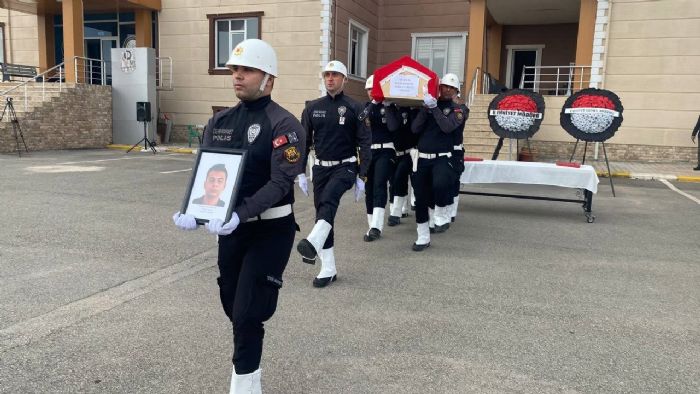 Polis memurunun cenazesi dzenlenen trenle memleketine gnderildi