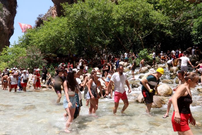 Saklkent Kanyonunda turist bereketi