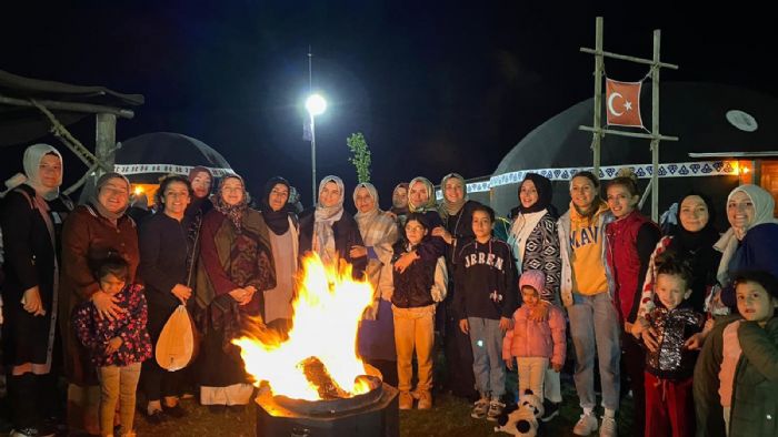 Anne-ocuk kamp renkli grntlere sahne oldu 