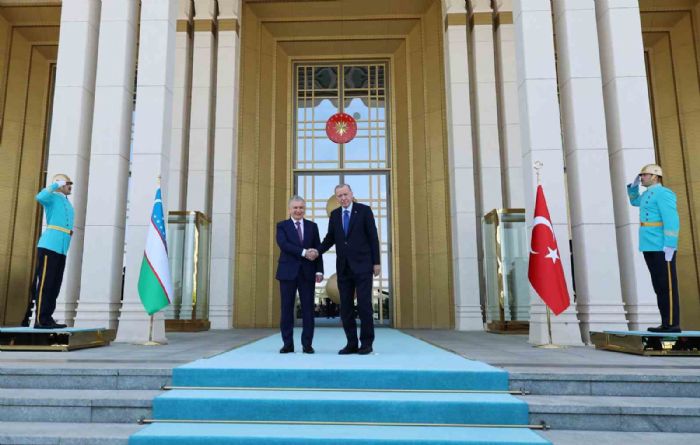 Cumhurbakan Erdoan, zbekistan Cumhurbakan Mirziyoyevi resmi trenle karlad