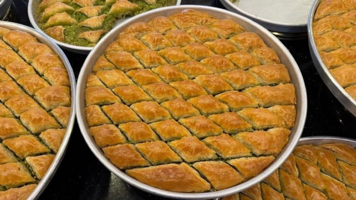 Baklavadan en fazla 2 dilim yenilmeli