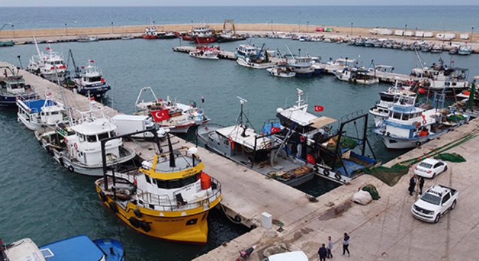 Akdeniz’de balklara frtna engeli, tekneler kyya yanat  