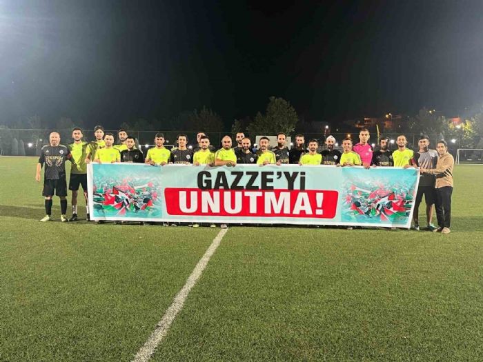 Diyarbakrda futbol turnuvasnda Gazzeyi unutma pankart ald