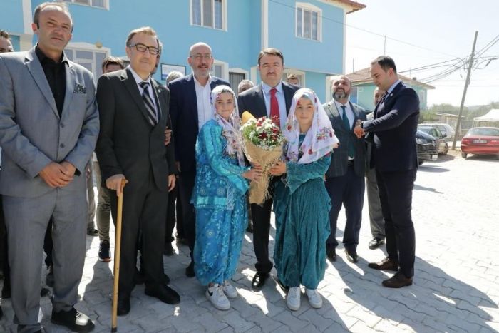 Aslanapa renkyde tadilat tamamlanan Drtyol Merkez Camii ibadete ald