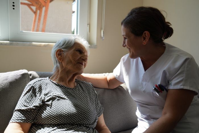 Alzheimer Konukevi'nde hastalar yalnz kalmyor