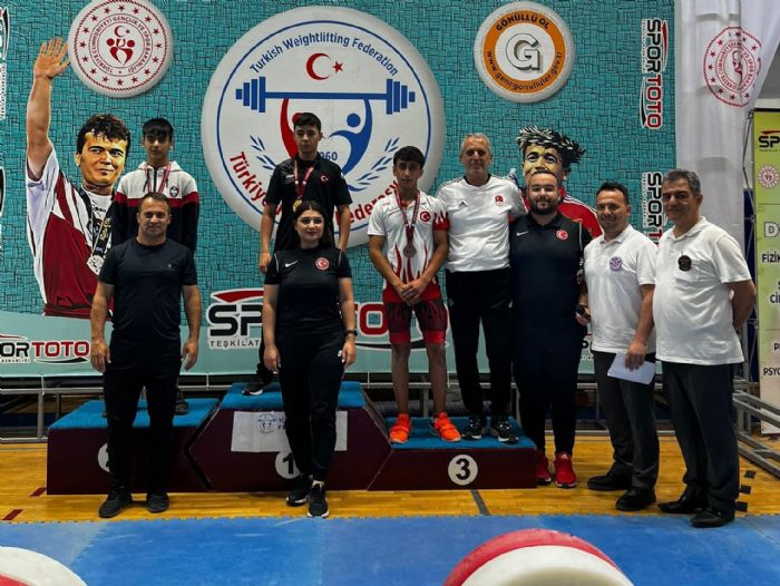 Mersinli sporcular halterde fark yaratt