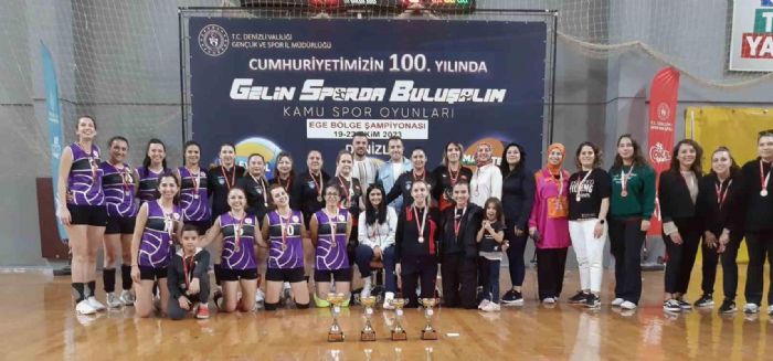  Kadn voleybol takm blge ampiyonasna katld