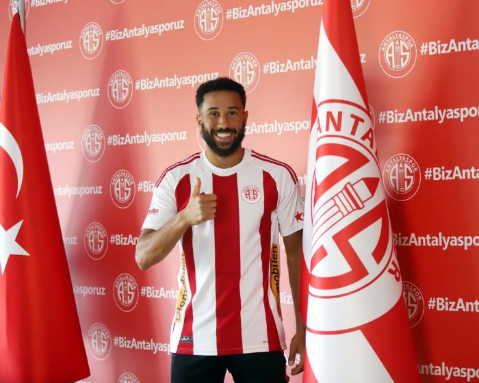 Transfer engelini aan Antalyaspor, Andros Townsendu renklerine balad