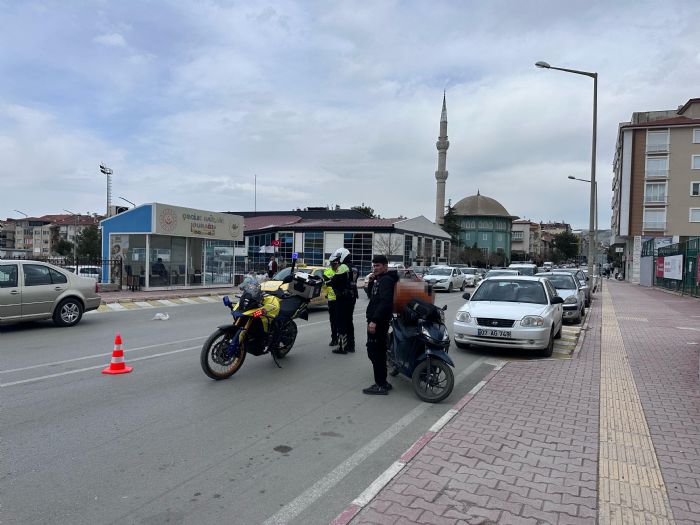 Burdur'da otomobil ile motosikletin arpt kazada kurye yaraland