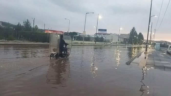 Yamurda Cumhuriyet niversitesi evresi adeta gle dnd