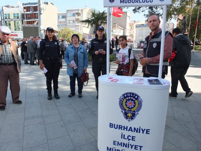 Burhaniye ilesinde polisler KADES uygulamasn anlatt