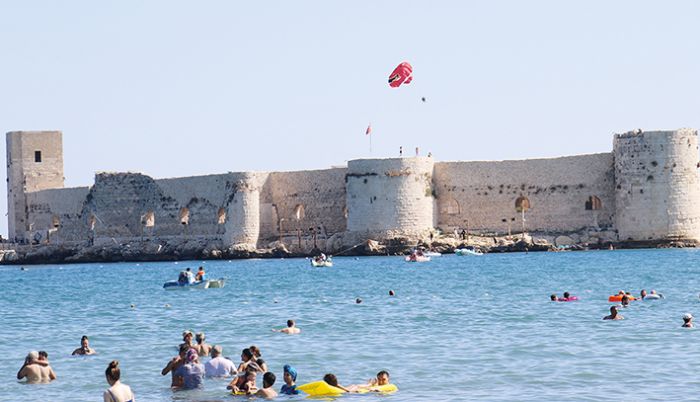 Turizmin merkezi Kzkalesi’nde pazar younluu