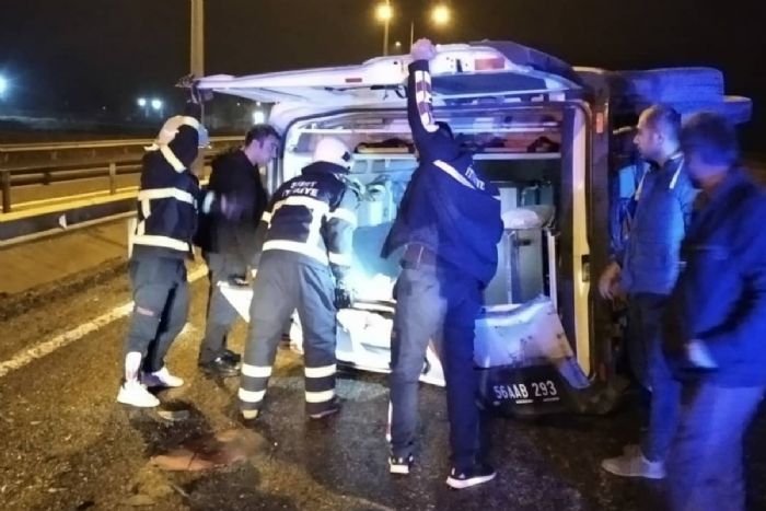 Siirt’te vakaya giden ambulansa ara arpt: 4 yaral