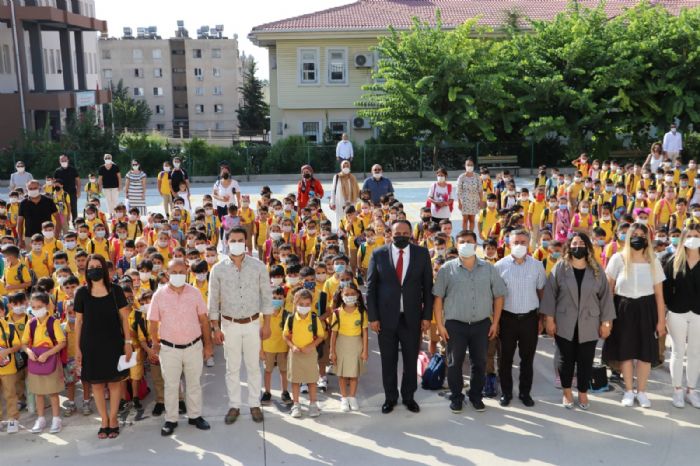 Ylmaz, yeni eitim retim ylnn alnda rencileri yalnz brakmad